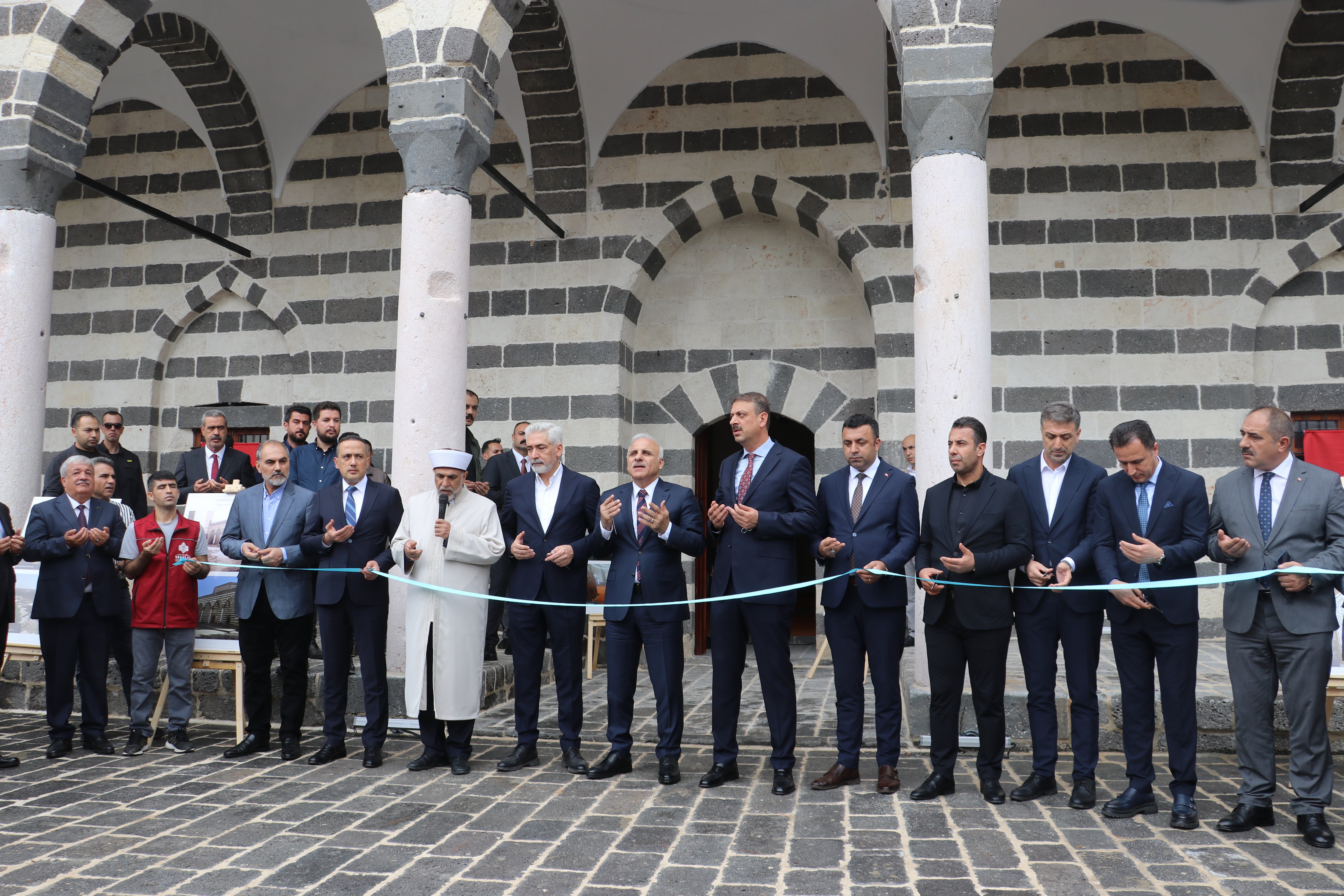 Depremde hasar gören camilerin açılış töreni