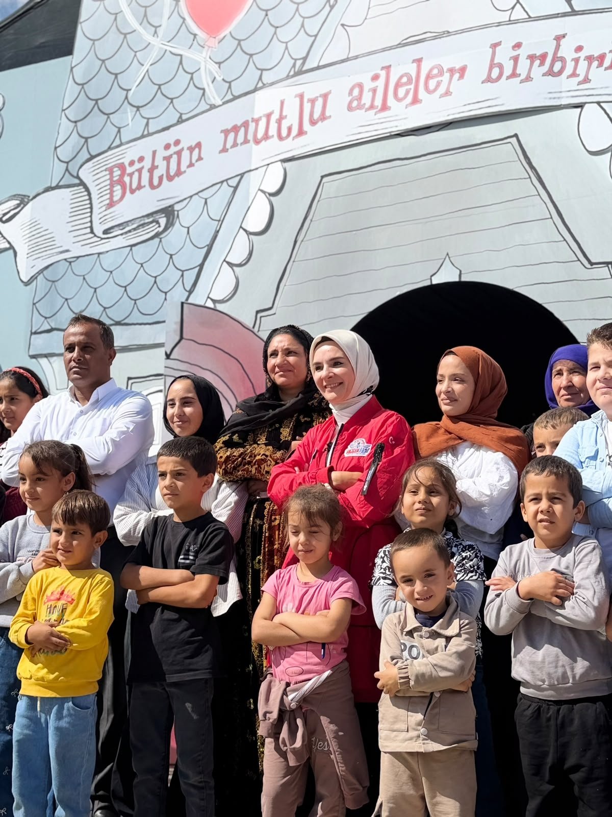 Aile ve Sosyal Hizmetler Bakanı Mahinur Özdemir Göktaş, TEKNOFEST Güneydoğu standını ziyaret etti