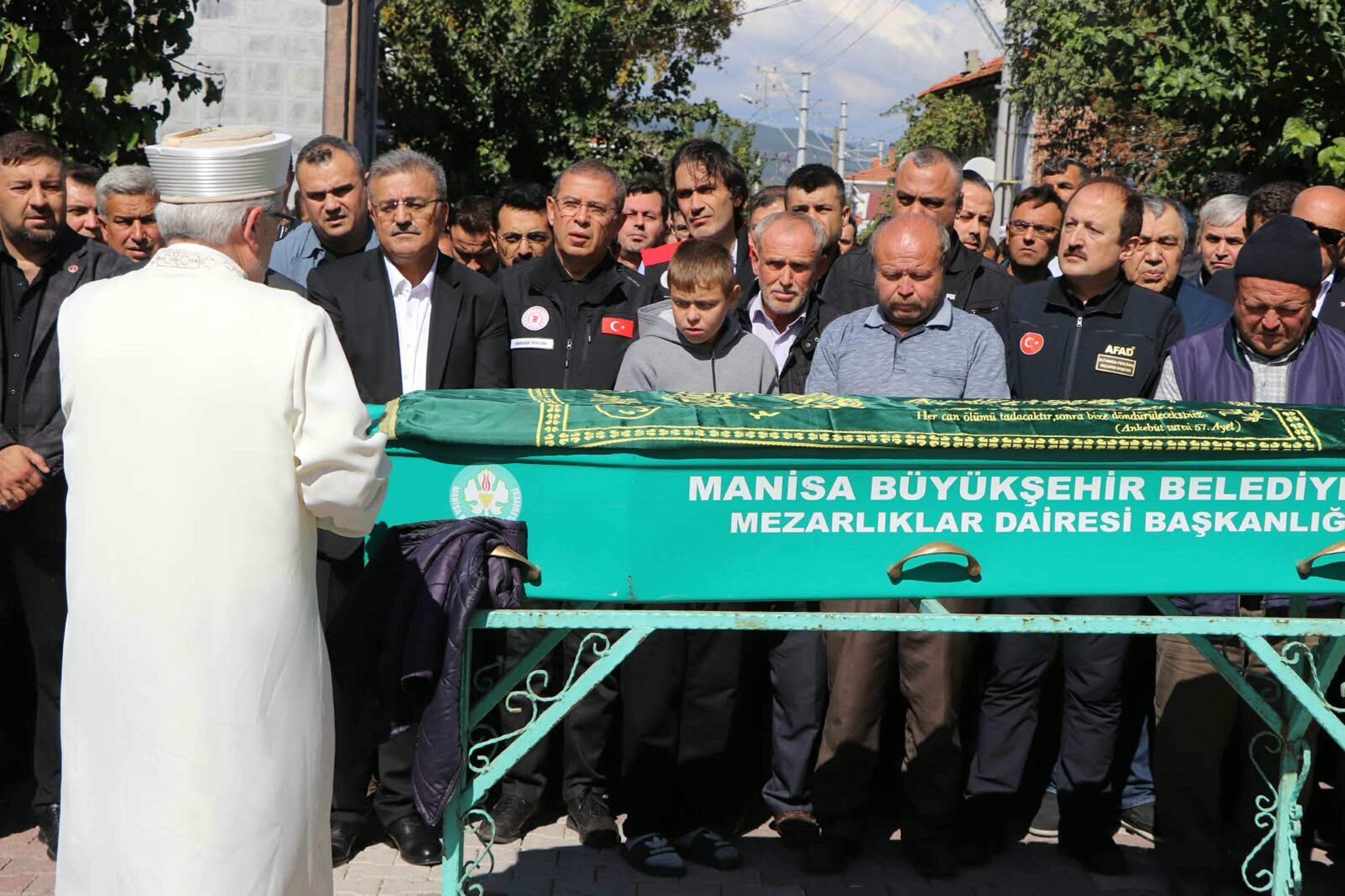 Cenaze törenine katılan yetkililer