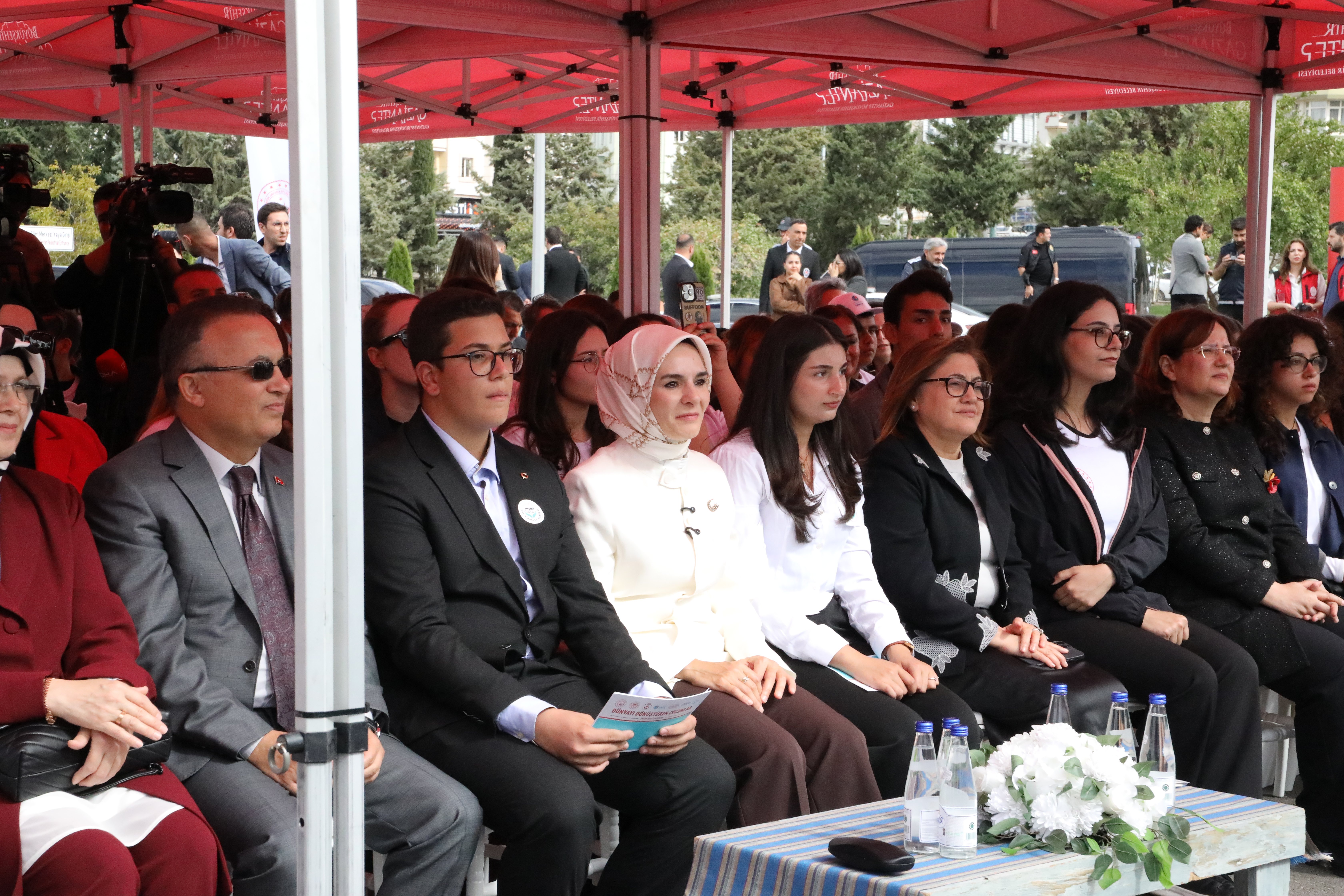 Bakan Göktaş iklim değişikliği ve çocuk hakları konusunda konuştu