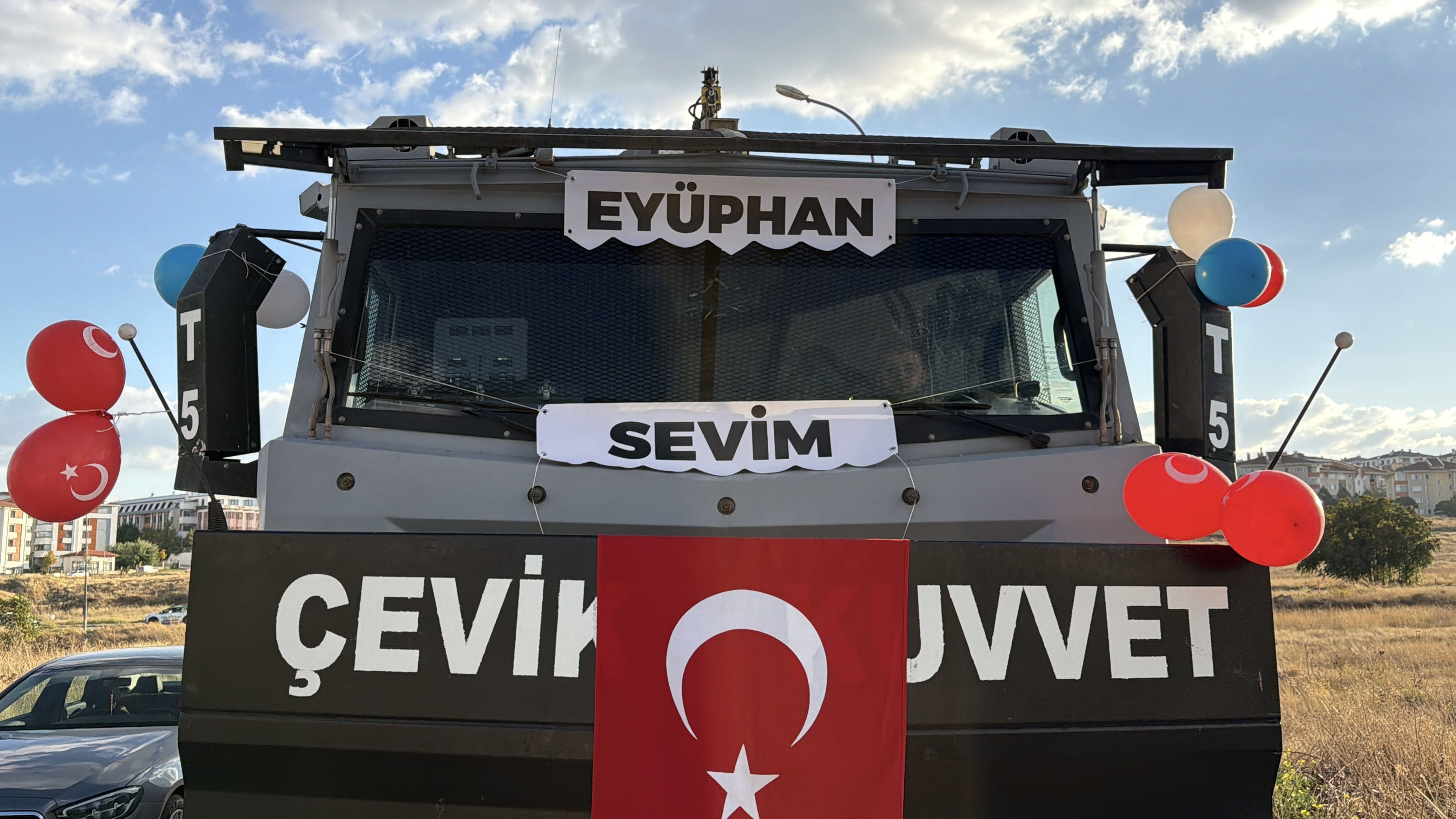 Sünnet düğününe katılan polisler