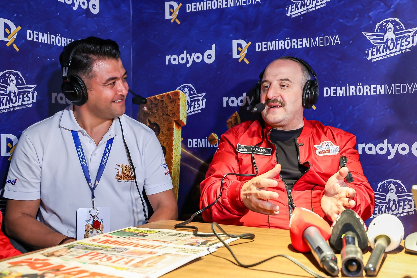 Mustafa Varank Demirören Medya standını ziyaret etti