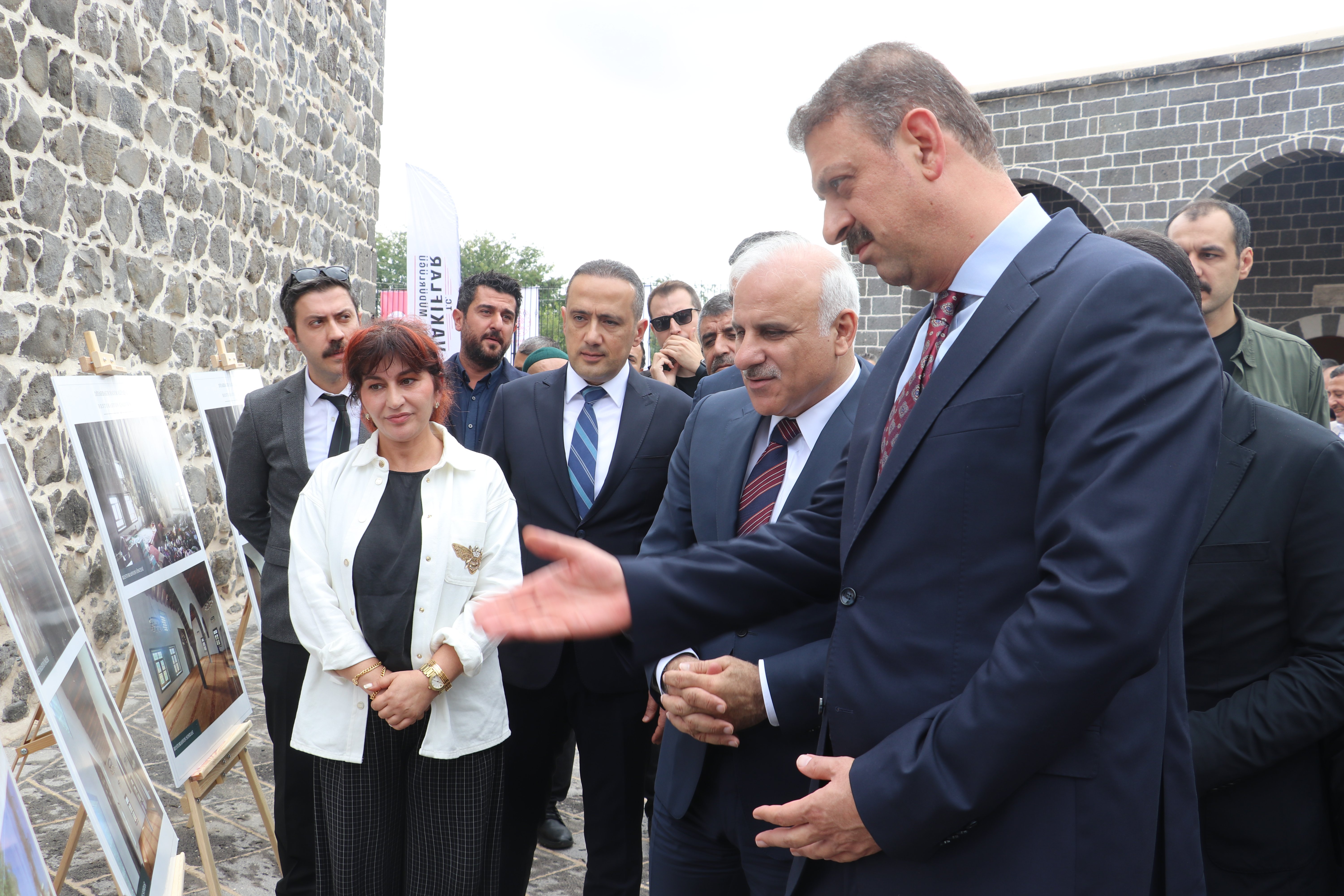 Restorasyonu tamamlanan caminin iç görünümü