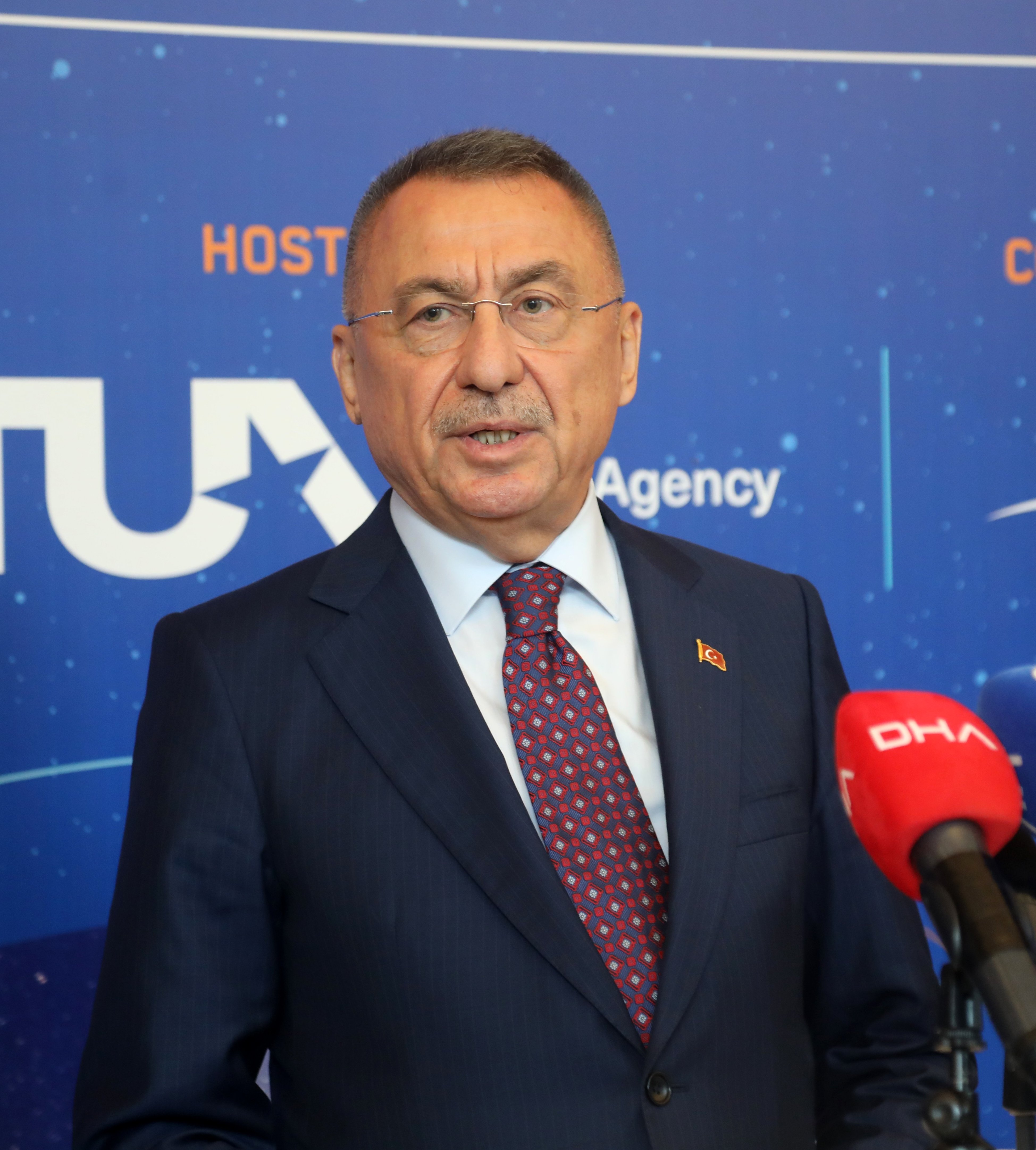 Bakan Kacır konuşma yaparken