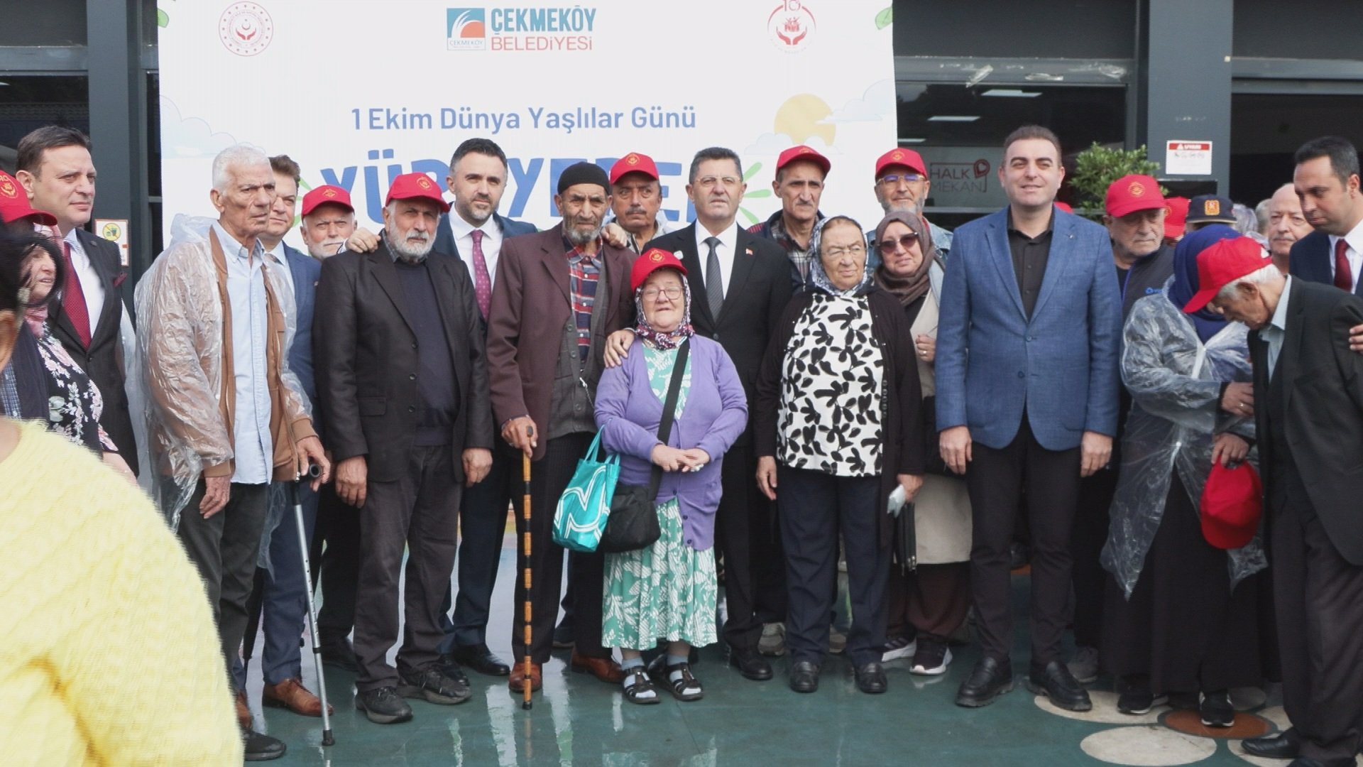 Dünya Yaşlılar Günü yürüyüşü