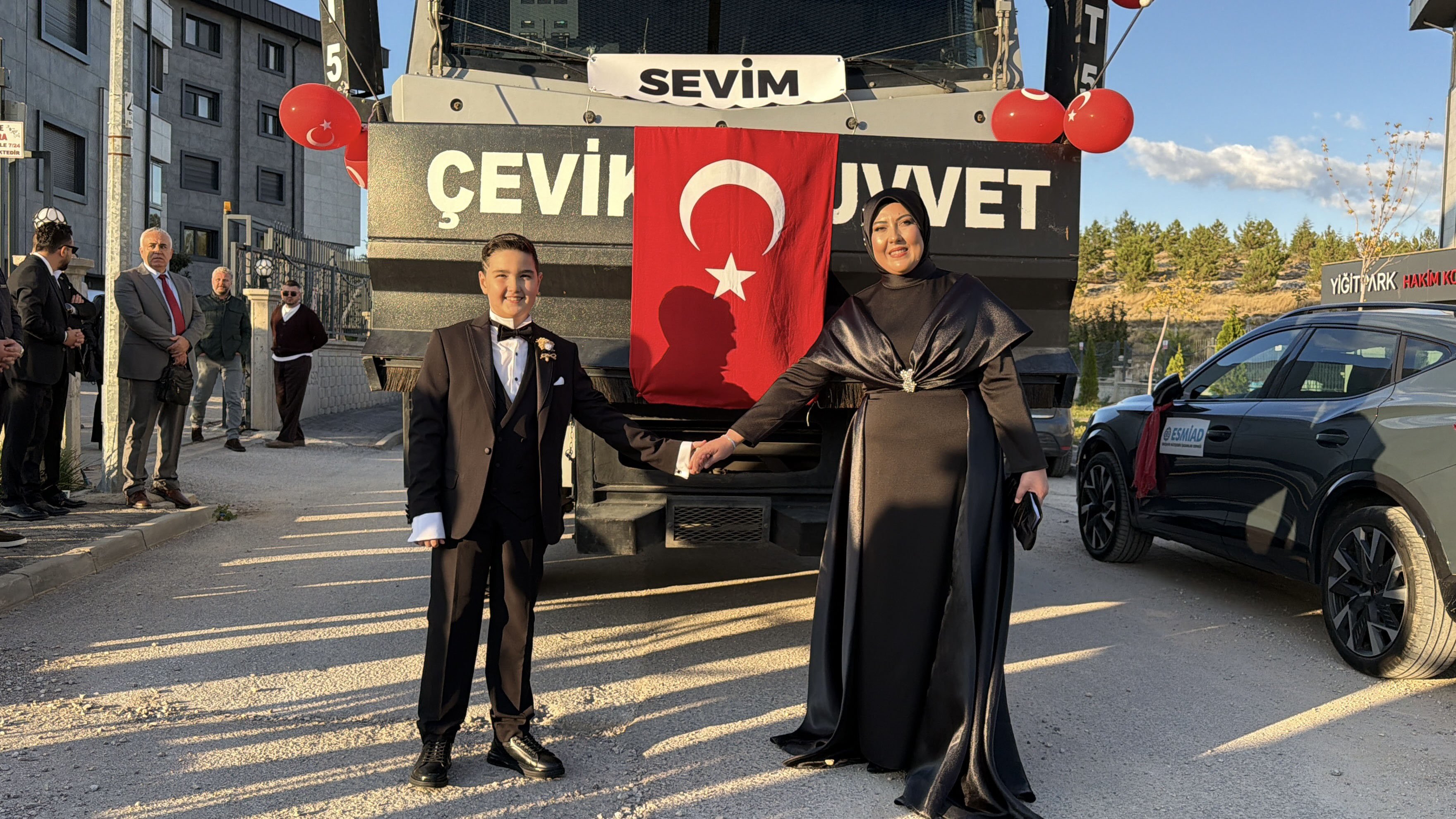 Düğün salonunda şehit çocuğu Eyüphan ve davetliler