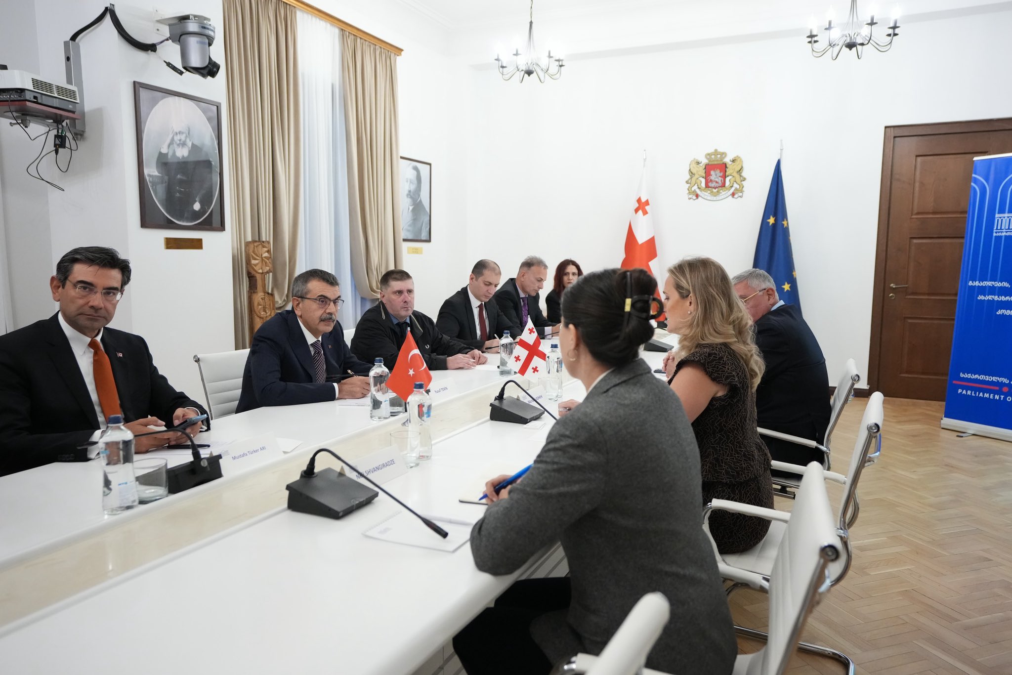 Bakan Tekin Gürcistan Parlamentosu ziyareti