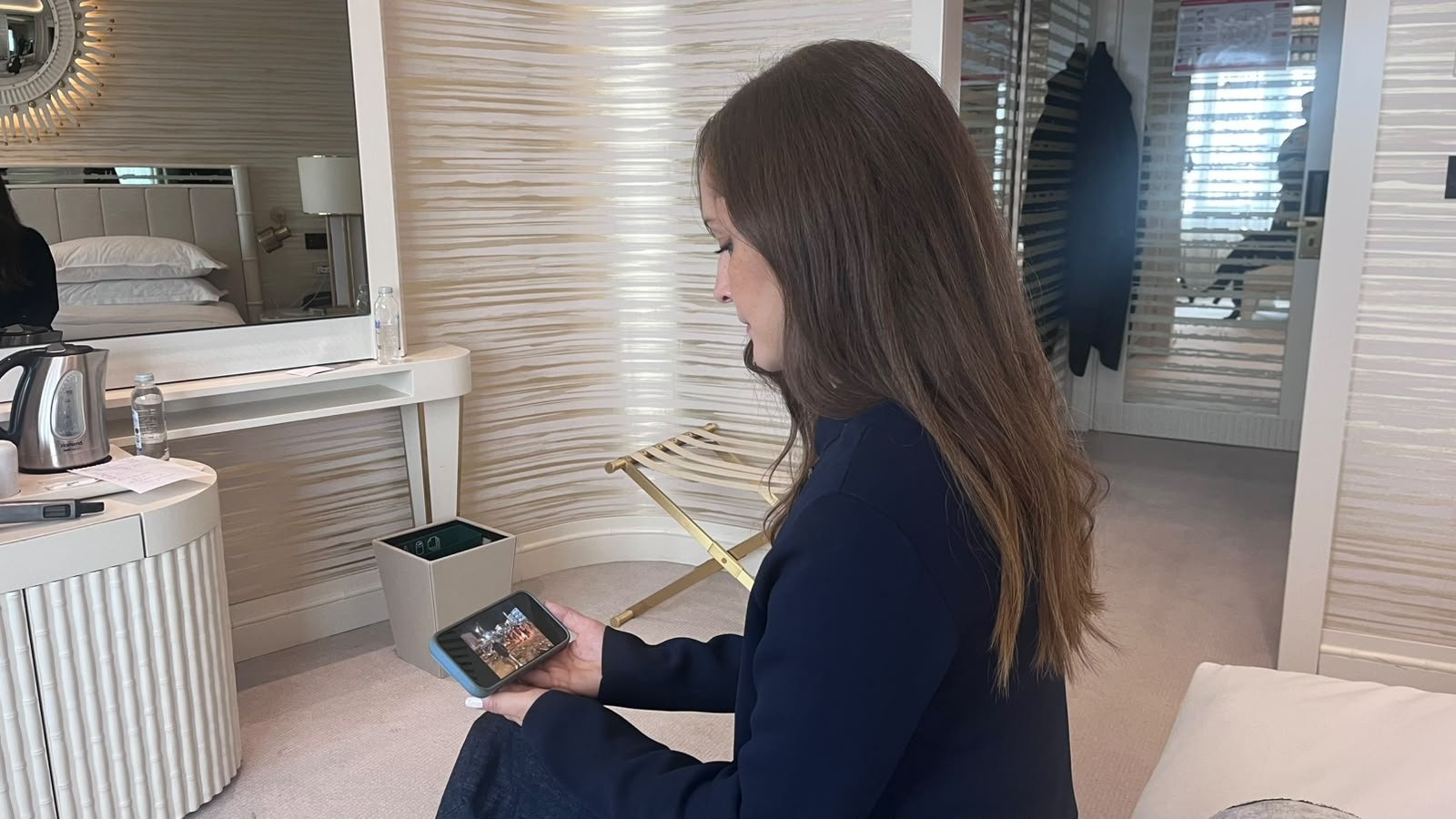 Giulia Cardascia Dışişleri Bakanlığı önünde