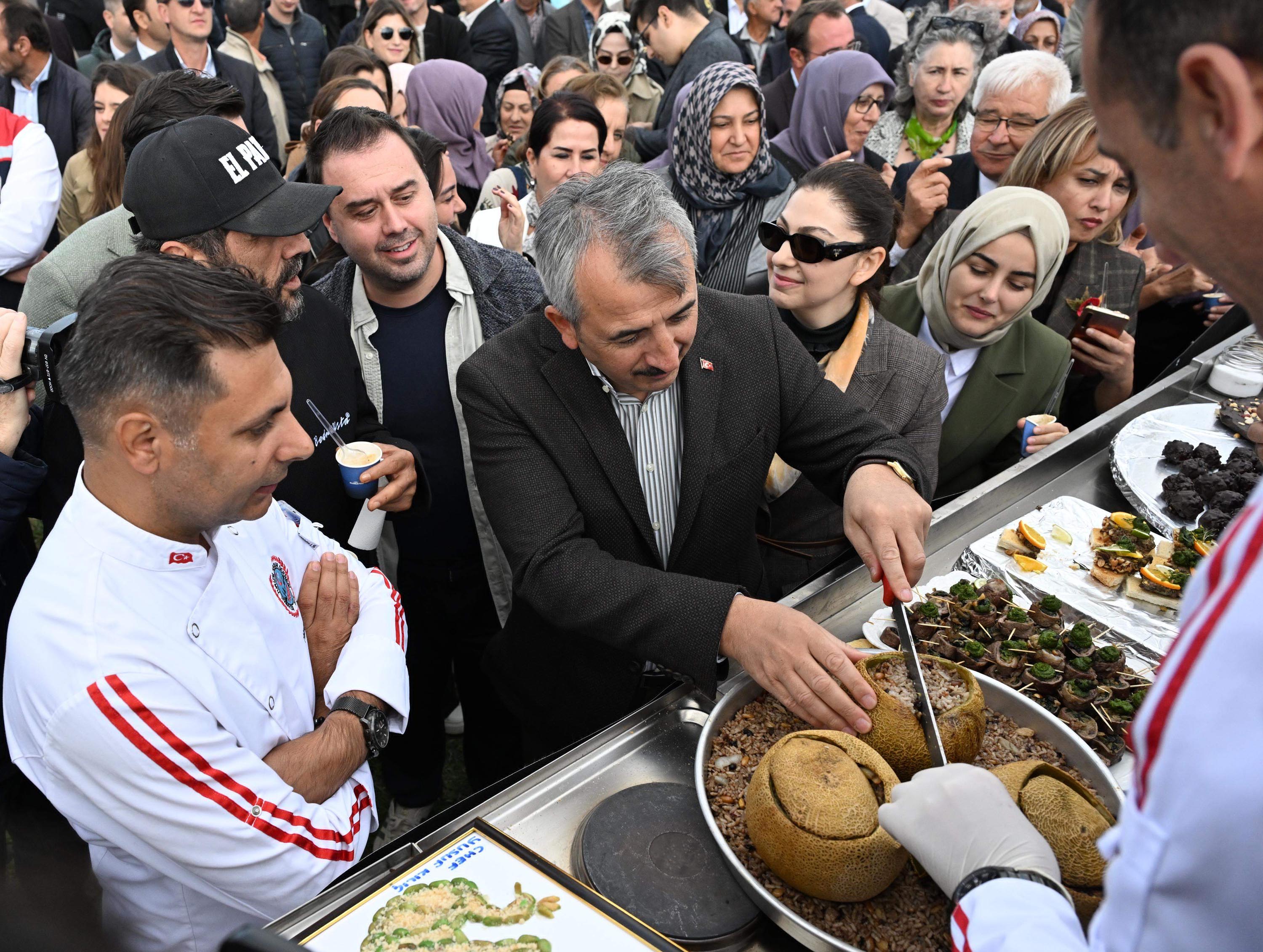 Meriç Kaymakamı Feyza Nur Odabaşı fıstık hasadı şenliğinde