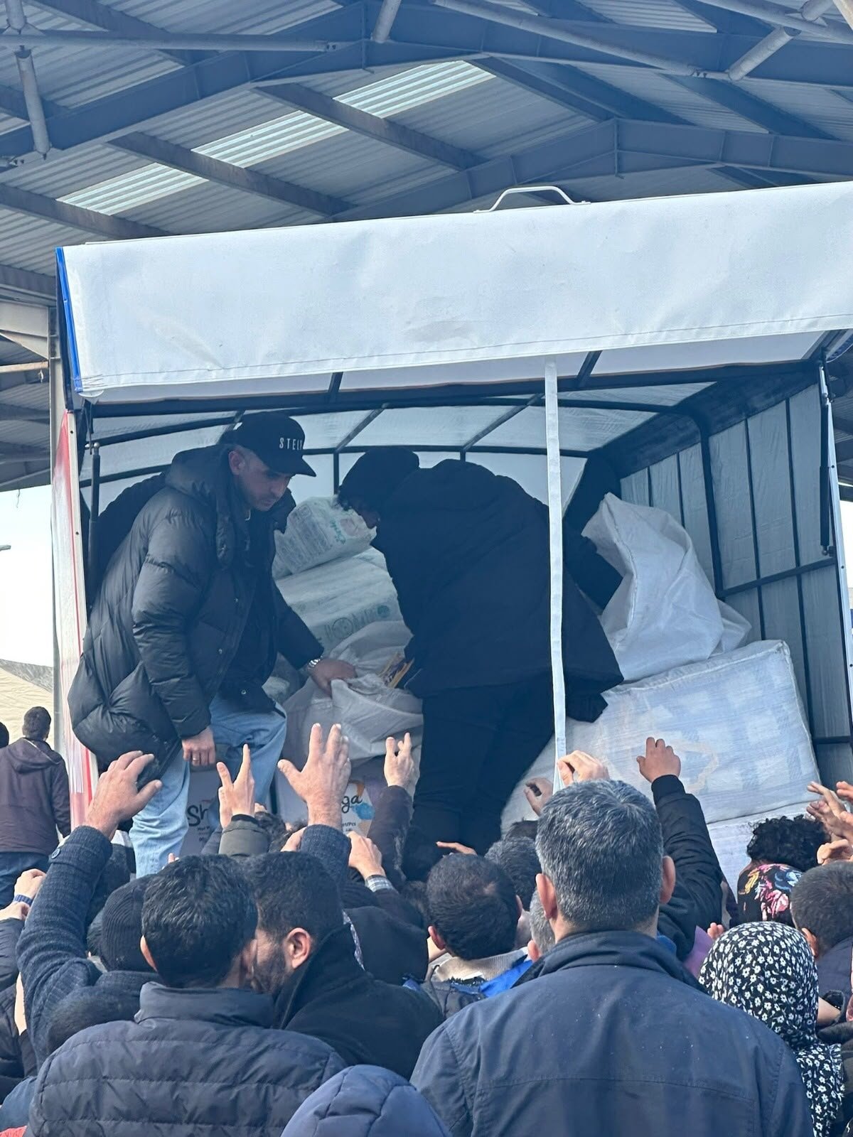 Serkan Eren insani yardım çalışmalarında
